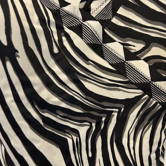 Gottex Swimsuit Womens Size 22 Black White Zebra Print One Piece Ruched Tank - Picture 4 of 11